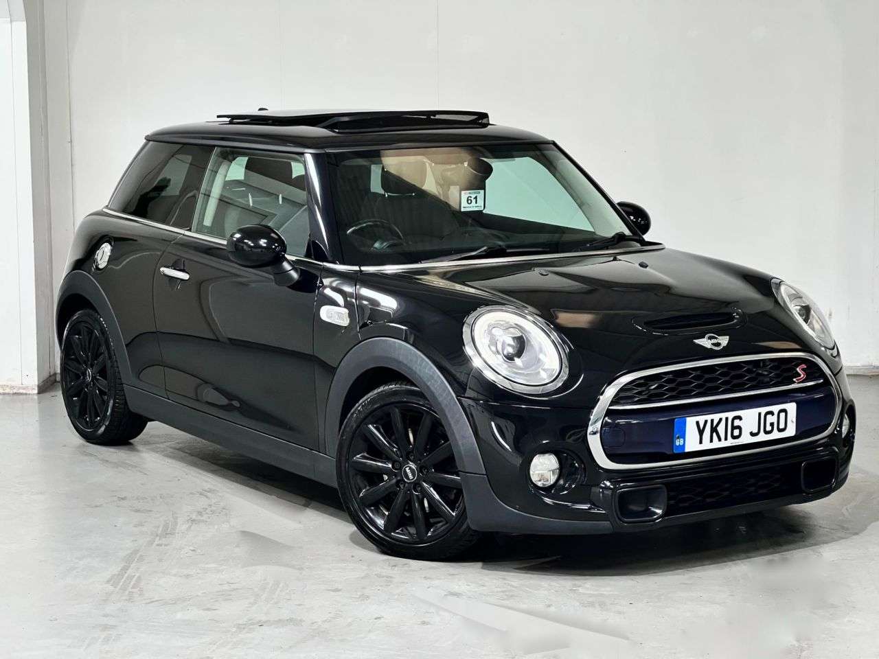 A 2016 MINI HATCH 2.0 Cooper S Hatchback 3dr Petrol Auto Euro 6 (s/s) (192 ps) A 2016 MINI HATCH 2.0 Cooper S Hatchback 3dr Petrol Auto Euro 6 (s/s) (192 ps)