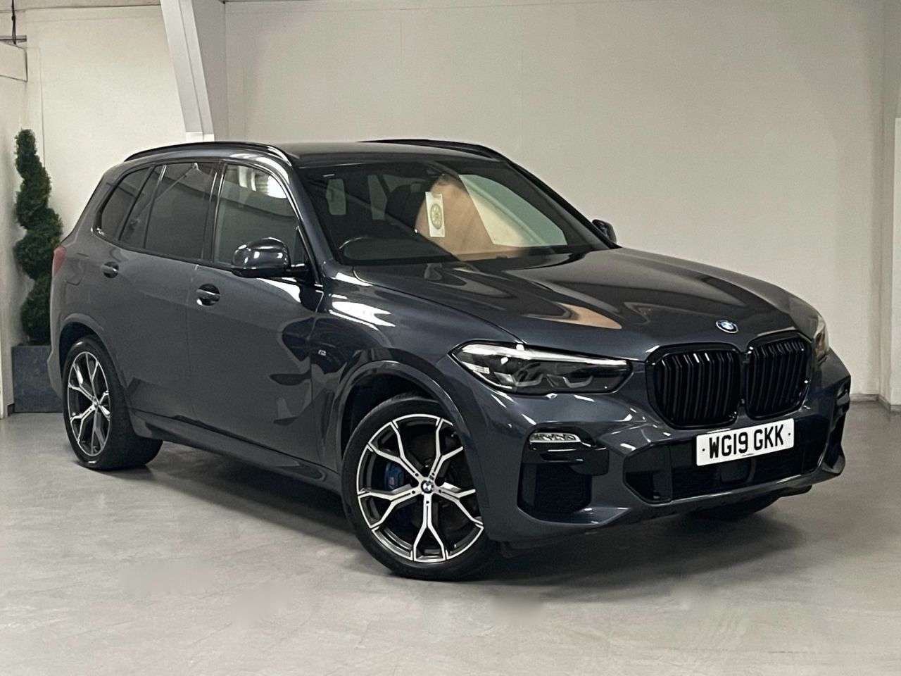 A 2019 BMW X5 3.0 30d M Sport SUV 5dr Diesel Auto xDrive Euro 6 (s/s) (265 ps) A 2019 BMW X5 3.0 30d M Sport SUV 5dr Diesel Auto xDrive Euro 6 (s/s) (265 ps)