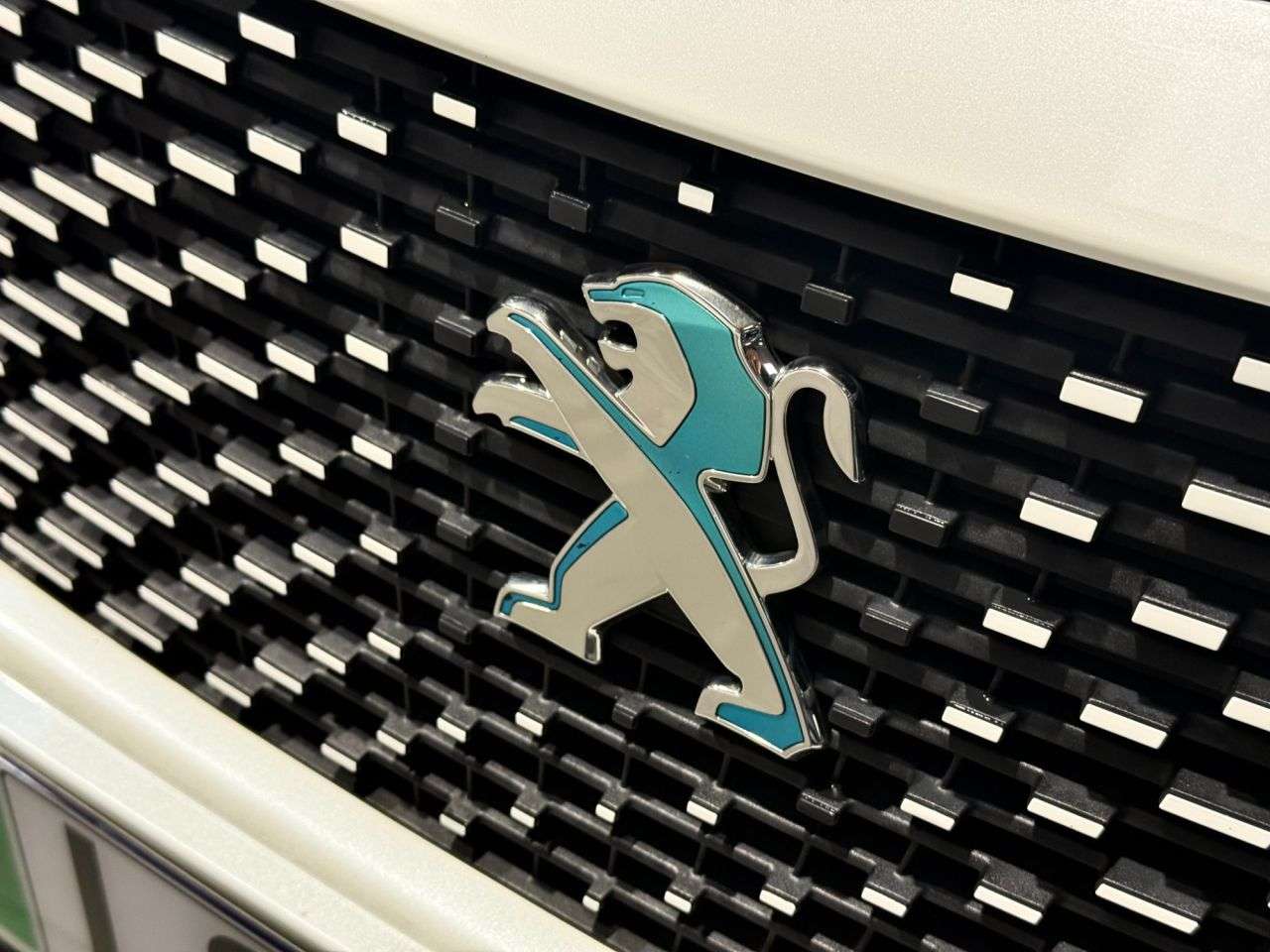 2021 PEUGEOT E-2008 2021 PEUGEOT E-2008