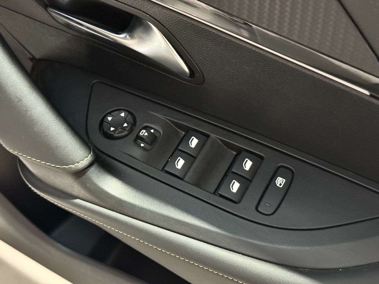 2021 PEUGEOT E-2008 2021 PEUGEOT E-2008