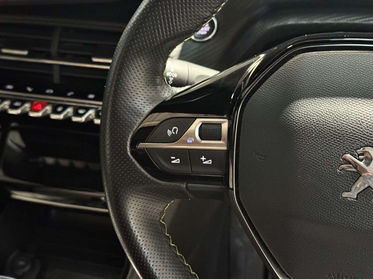 2021 PEUGEOT E-2008 2021 PEUGEOT E-2008