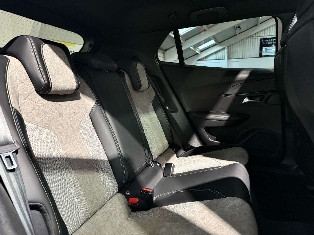 2021 PEUGEOT E-2008 2021 PEUGEOT E-2008