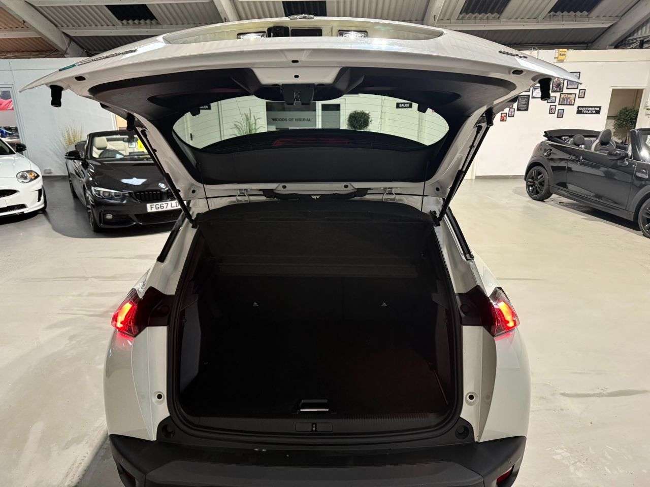 2021 PEUGEOT E-2008 2021 PEUGEOT E-2008