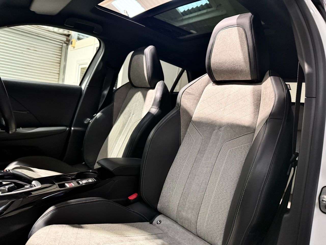 2021 PEUGEOT E-2008 2021 PEUGEOT E-2008