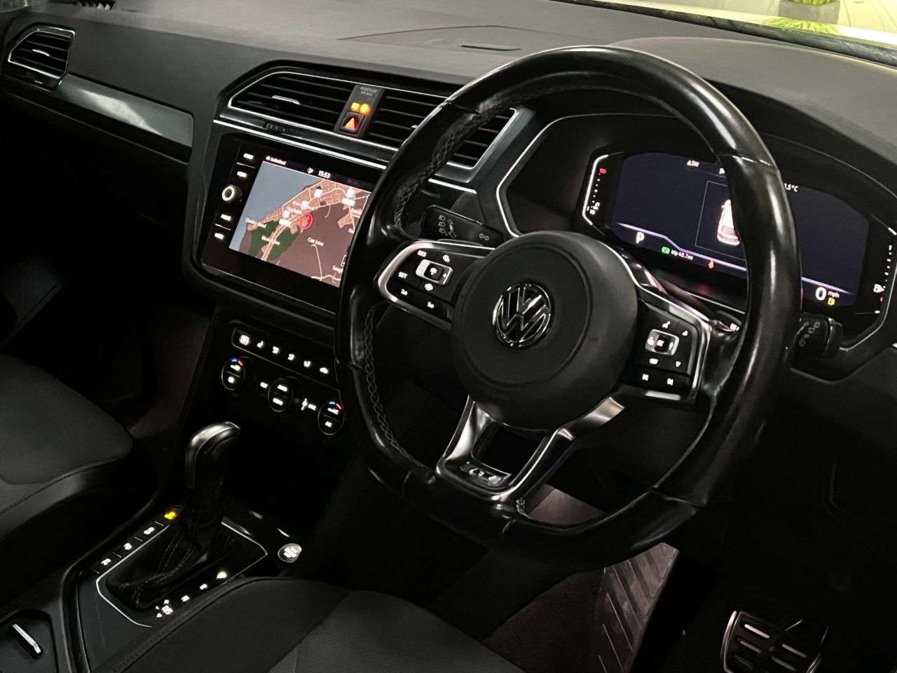 A 2020 VOLKSWAGEN TIGUAN 2.0 TDI R-Line Tech SUV 5dr Diesel DSG Euro 6 (s/s) (150 ps) A 2020 VOLKSWAGEN TIGUAN 2.0 TDI R-Line Tech SUV 5dr Diesel DSG Euro 6 (s/s) (150 ps)