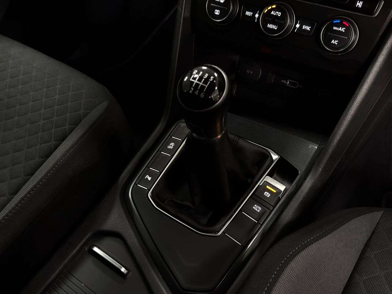 2018 VOLKSWAGEN TIGUAN 2018 VOLKSWAGEN TIGUAN