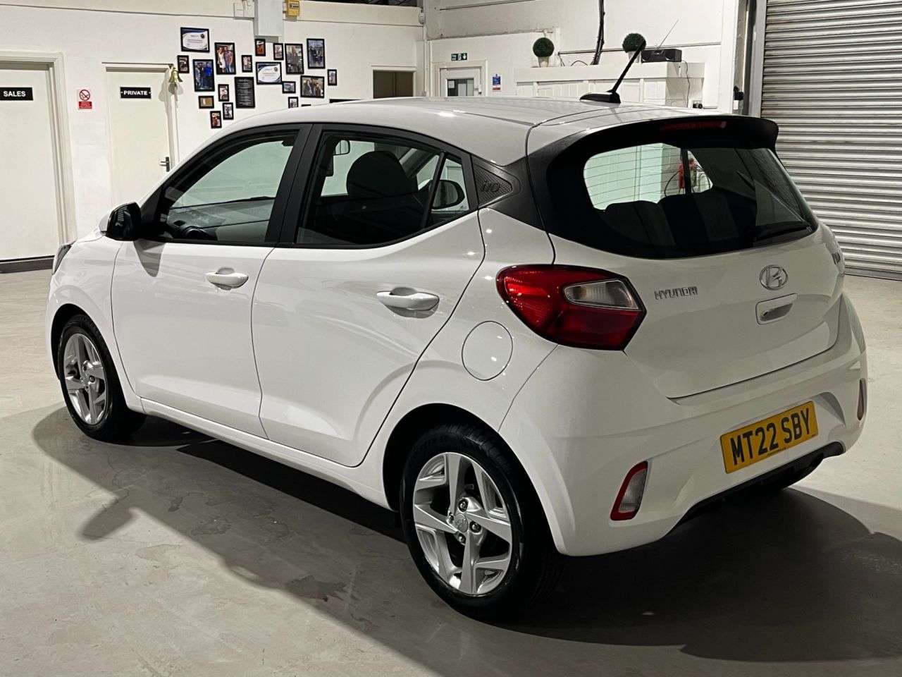 A 2022 HYUNDAI I10 1.0 SE Connect Hatchback 5dr Petrol Manual Euro 6 (s/s) (67 ps) A 2022 HYUNDAI I10 1.0 SE Connect Hatchback 5dr Petrol Manual Euro 6 (s/s) (67 ps)