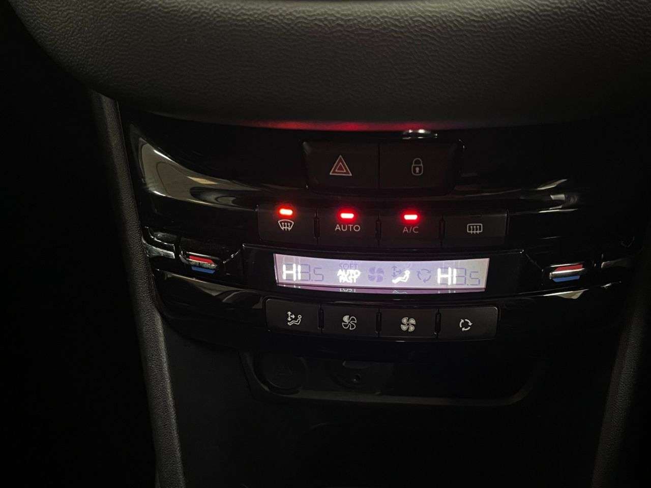 2012 PEUGEOT 208 2012 PEUGEOT 208