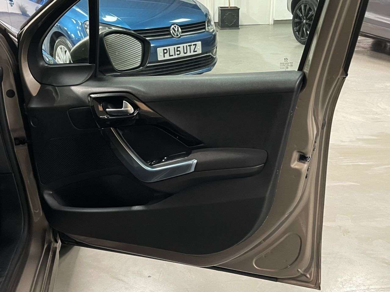 2012 PEUGEOT 208 2012 PEUGEOT 208