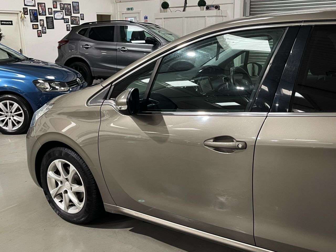 2012 PEUGEOT 208 2012 PEUGEOT 208