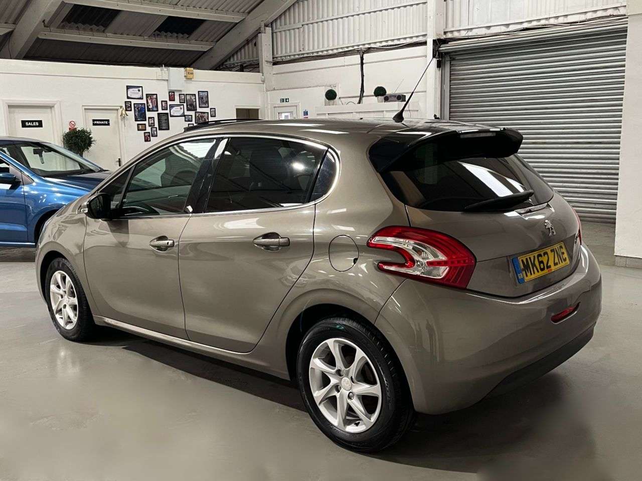 A 2012 PEUGEOT 208 1.4 e-HDi Allure Hatchback 5dr Diesel EGC Euro 5 (s/s) (70 ps) A 2012 PEUGEOT 208 1.4 e-HDi Allure Hatchback 5dr Diesel EGC Euro 5 (s/s) (70 ps)