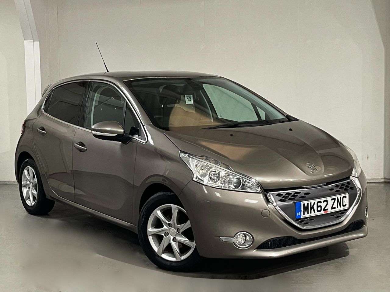 A 2012 PEUGEOT 208 1.4 e-HDi Allure Hatchback 5dr Diesel EGC Euro 5 (s/s) (70 ps) A 2012 PEUGEOT 208 1.4 e-HDi Allure Hatchback 5dr Diesel EGC Euro 5 (s/s) (70 ps)