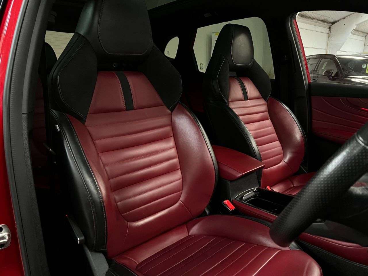 A 2022 MG MG HS 1.5 T-GDI Exclusive SUV 5dr Petrol Manual Euro 6 (s/s) (162 ps) A 2022 MG MG HS 1.5 T-GDI Exclusive SUV 5dr Petrol Manual Euro 6 (s/s) (162 ps)