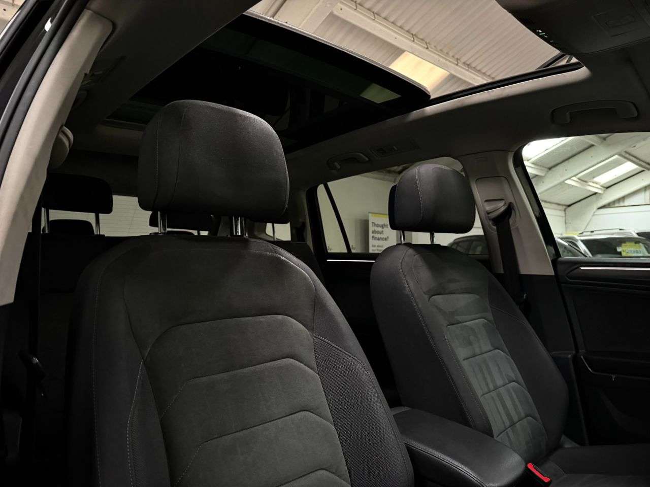 A 2020 VOLKSWAGEN TIGUAN ALLSPACE 2.0 TDI SEL SUV 5dr Diesel Manual Euro 6 (s/s) (150 ps) A 2020 VOLKSWAGEN TIGUAN ALLSPACE 2.0 TDI SEL SUV 5dr Diesel Manual Euro 6 (s/s) (150 ps)