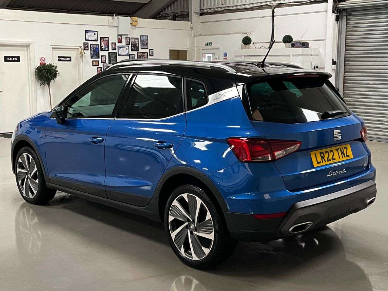 A 2022 SEAT ARONA 1.0 TSI FR Sport SUV 5dr Petrol DSG Euro 6 (s/s) (110 ps) A 2022 SEAT ARONA 1.0 TSI FR Sport SUV 5dr Petrol DSG Euro 6 (s/s) (110 ps)