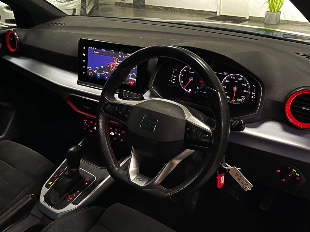 A 2022 SEAT ARONA 1.0 TSI FR Sport SUV 5dr Petrol DSG Euro 6 (s/s) (110 ps) A 2022 SEAT ARONA 1.0 TSI FR Sport SUV 5dr Petrol DSG Euro 6 (s/s) (110 ps)