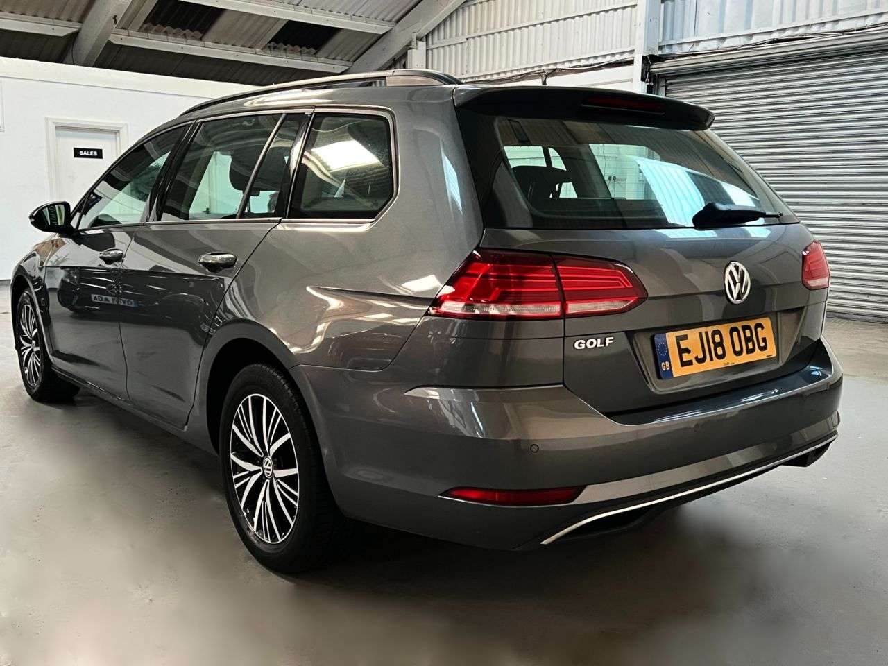 A 2018 VOLKSWAGEN GOLF 1.6 TDI SE Estate 5dr Diesel DSG Euro 6 (s/s) (115 ps) A 2018 VOLKSWAGEN GOLF 1.6 TDI SE Estate 5dr Diesel DSG Euro 6 (s/s) (115 ps)