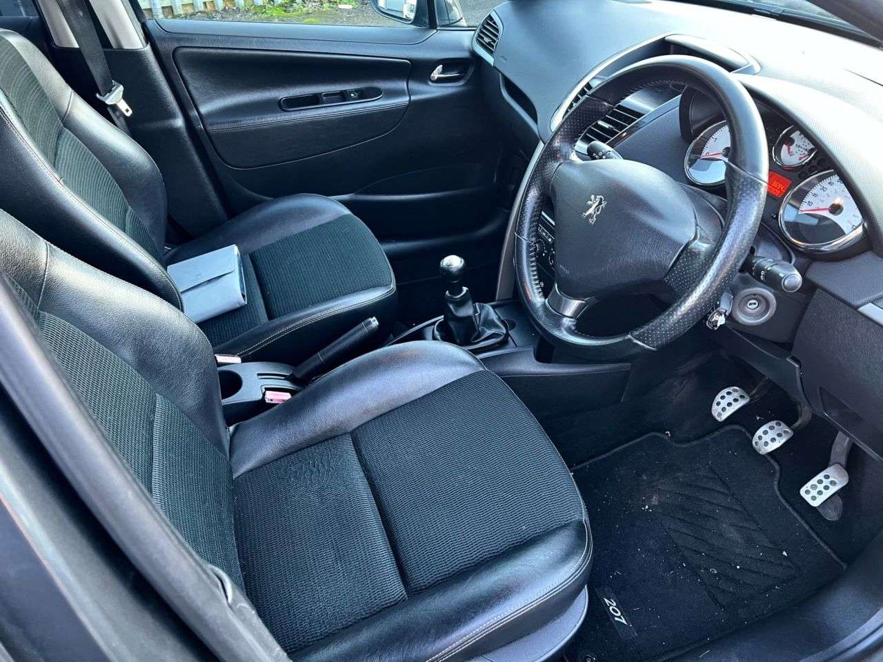 A 2012 PEUGEOT 207 1.6 HDi Allure Hatchback 5dr Diesel Manual Euro 5 (92 ps) A 2012 PEUGEOT 207 1.6 HDi Allure Hatchback 5dr Diesel Manual Euro 5 (92 ps)