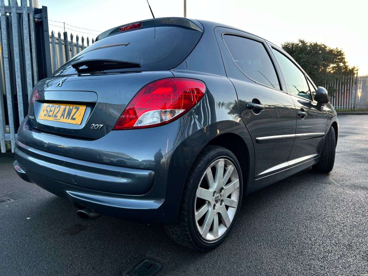 A 2012 PEUGEOT 207 1.6 HDi Allure Hatchback 5dr Diesel Manual Euro 5 (92 ps) A 2012 PEUGEOT 207 1.6 HDi Allure Hatchback 5dr Diesel Manual Euro 5 (92 ps)