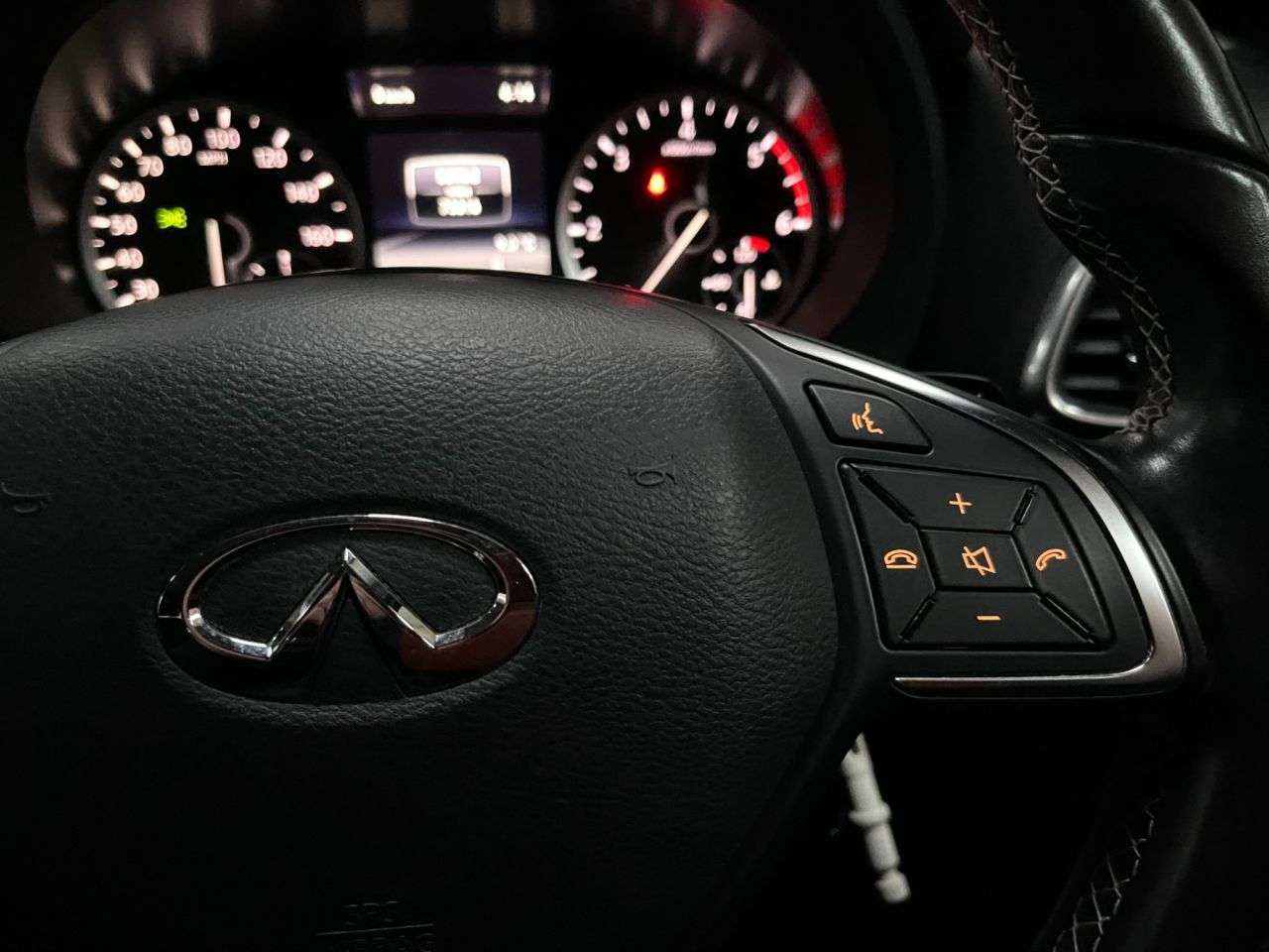 2017 INFINITI Q30 2017 INFINITI Q30
