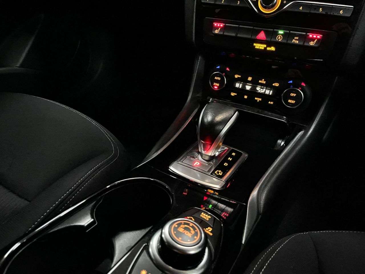 2017 INFINITI Q30 2017 INFINITI Q30