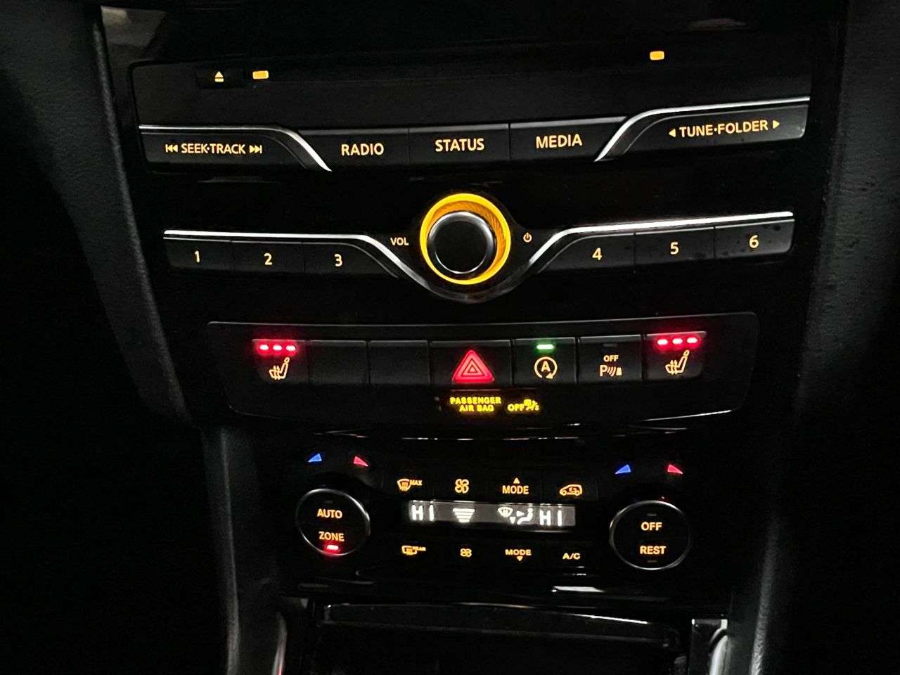 2017 INFINITI Q30 2017 INFINITI Q30