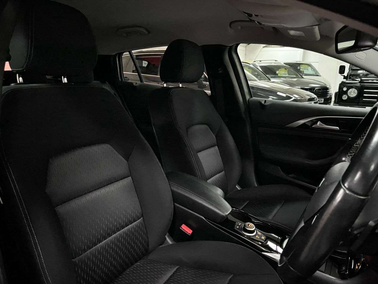 2017 INFINITI Q30 2017 INFINITI Q30