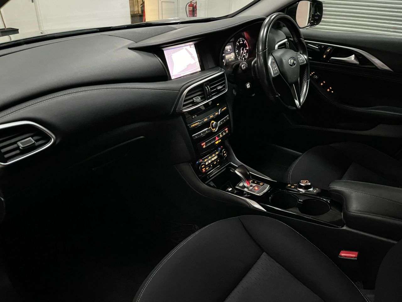 2017 INFINITI Q30 2017 INFINITI Q30