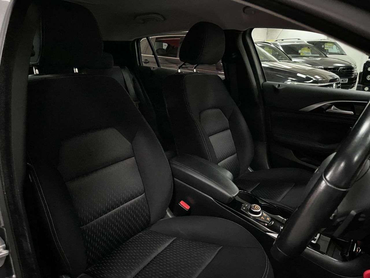 2017 INFINITI Q30 2017 INFINITI Q30