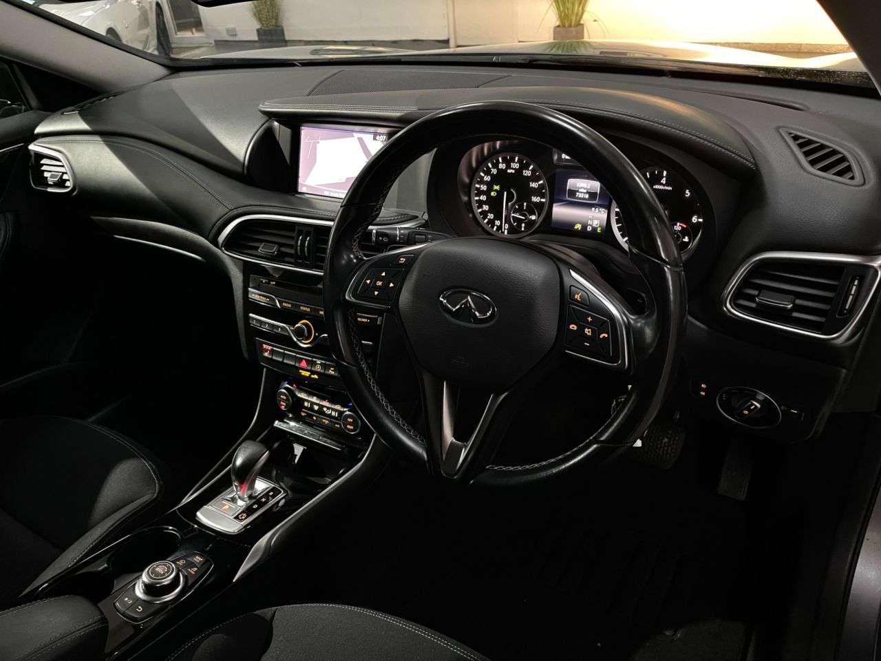 2017 INFINITI Q30 2017 INFINITI Q30