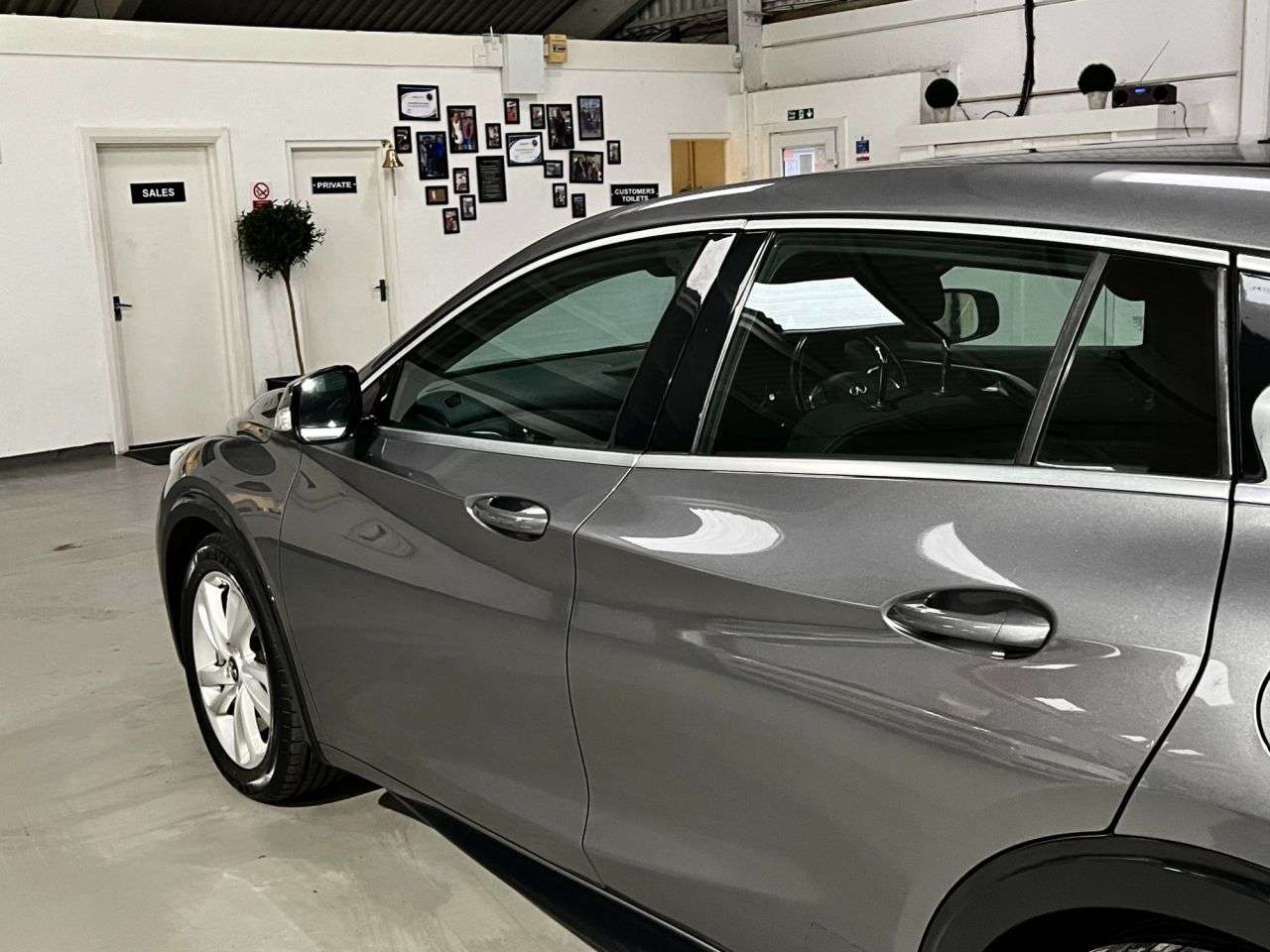 2017 INFINITI Q30 2017 INFINITI Q30