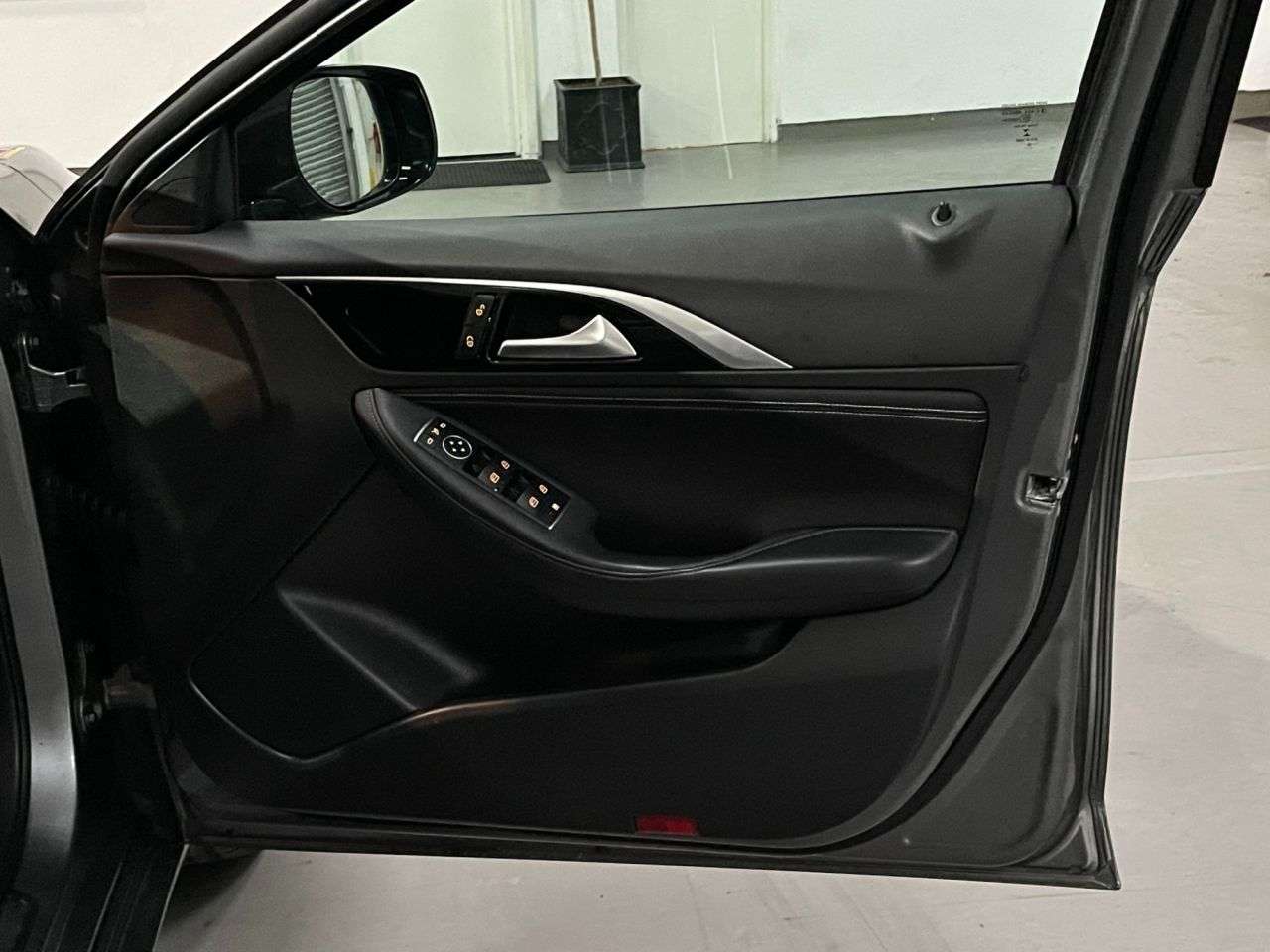 2017 INFINITI Q30 2017 INFINITI Q30