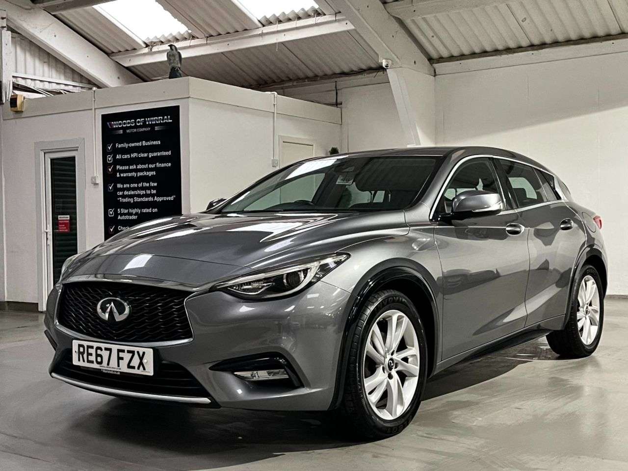 2017 INFINITI Q30 2017 INFINITI Q30