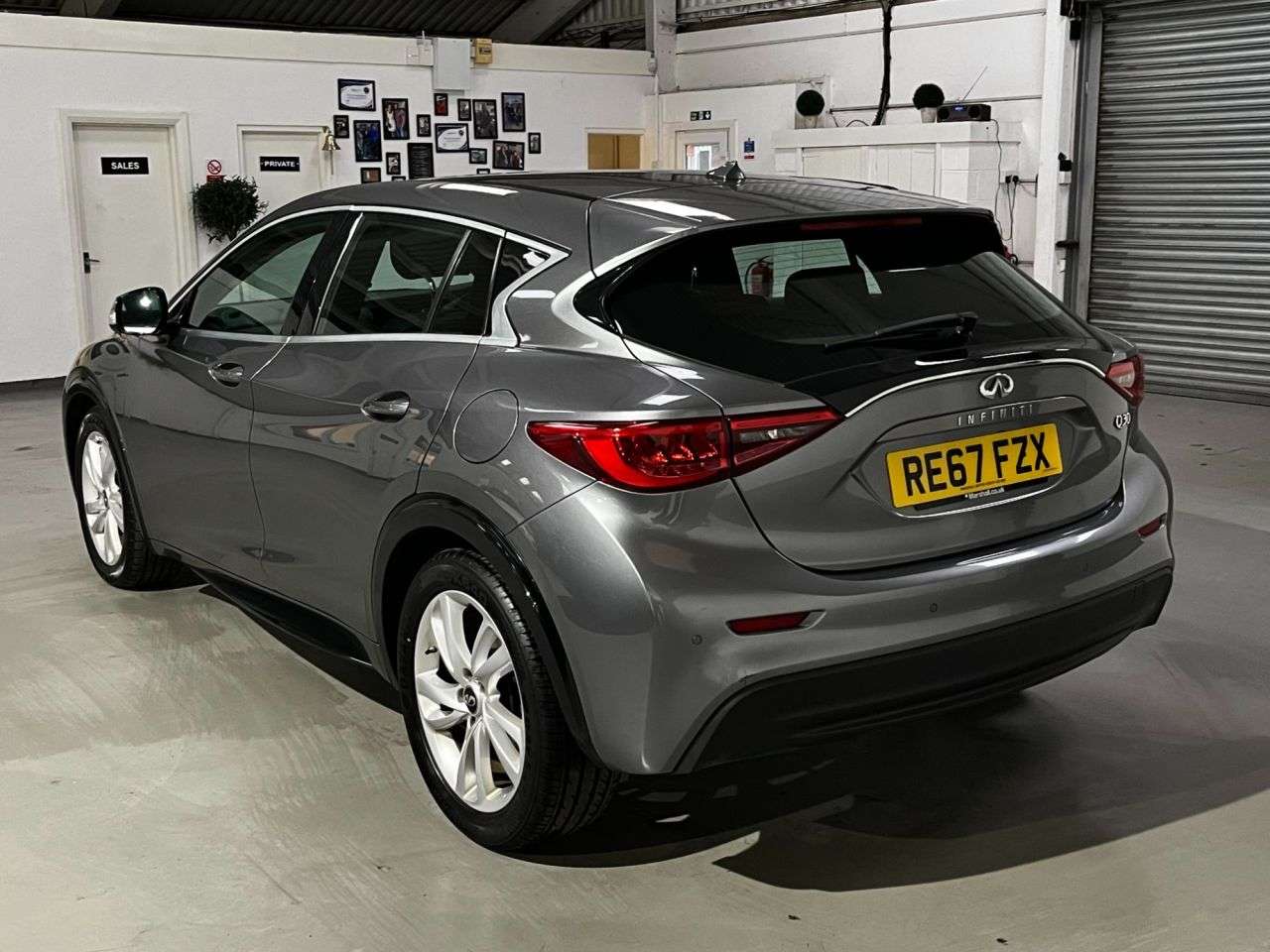 A 2017 INFINITI Q30 1.5d Business Executive Hatchback 5dr Diesel DCT Euro 6 (s/s) (109 ps) A 2017 INFINITI Q30 1.5d Business Executive Hatchback 5dr Diesel DCT Euro 6 (s/s) (109 ps)