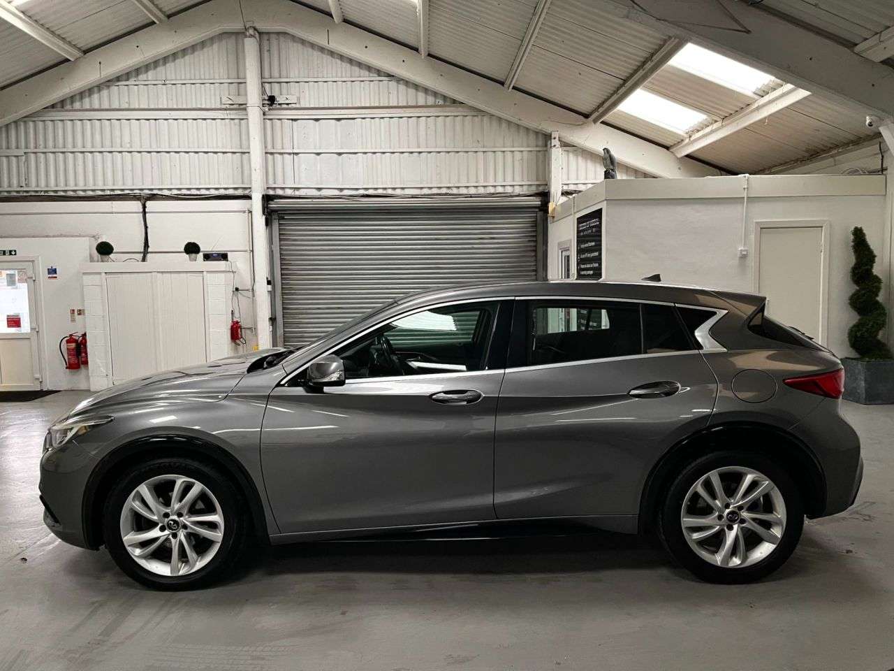 2017 INFINITI Q30 2017 INFINITI Q30