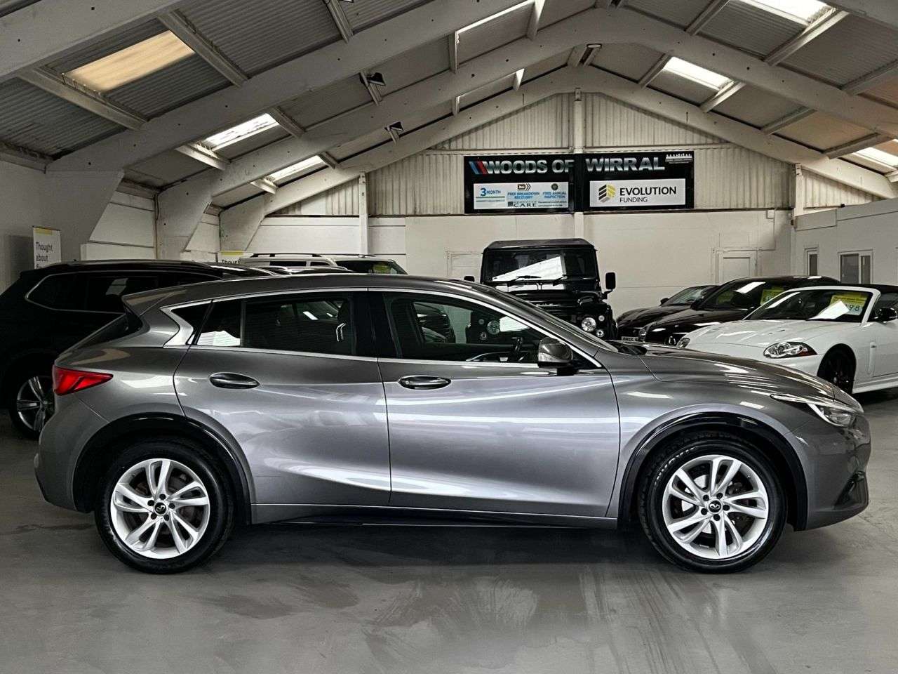 2017 INFINITI Q30 2017 INFINITI Q30