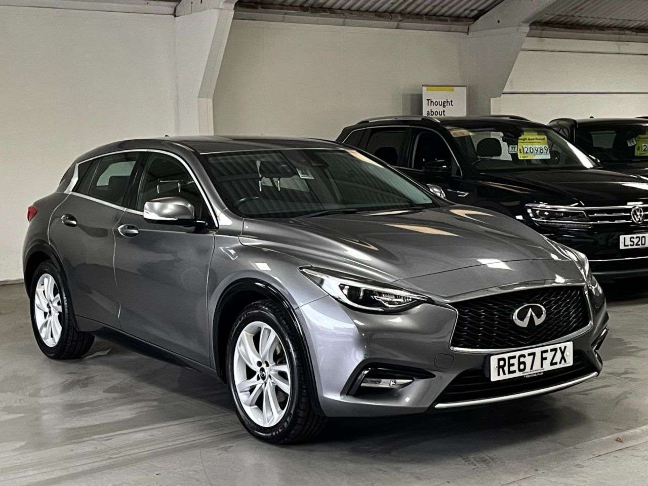 2017 INFINITI Q30 2017 INFINITI Q30