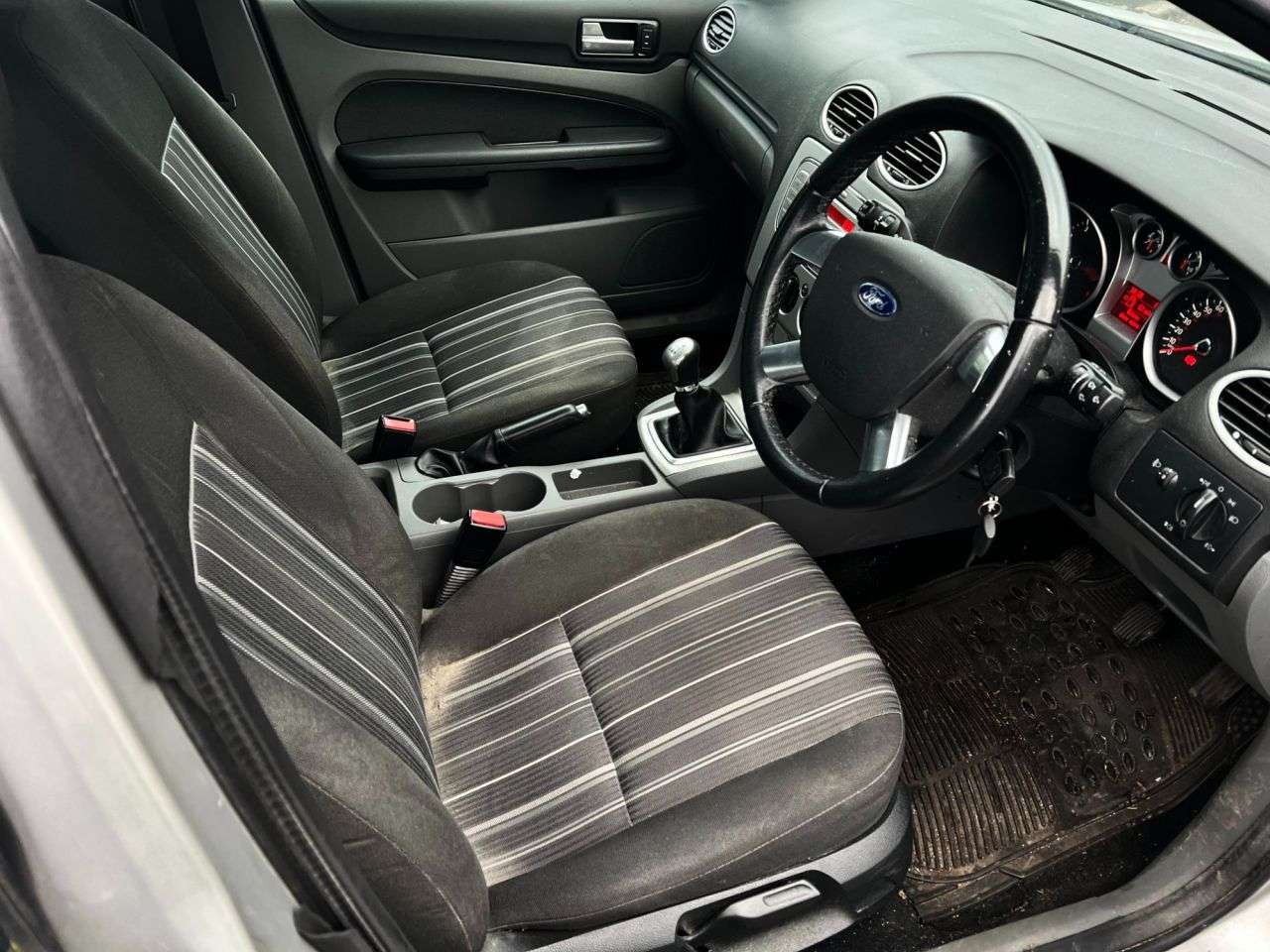 A 2009 FORD FOCUS 1.6 Style Hatchback 5dr Petrol Manual (159 g/km, 99 bhp) A 2009 FORD FOCUS 1.6 Style Hatchback 5dr Petrol Manual (159 g/km, 99 bhp)