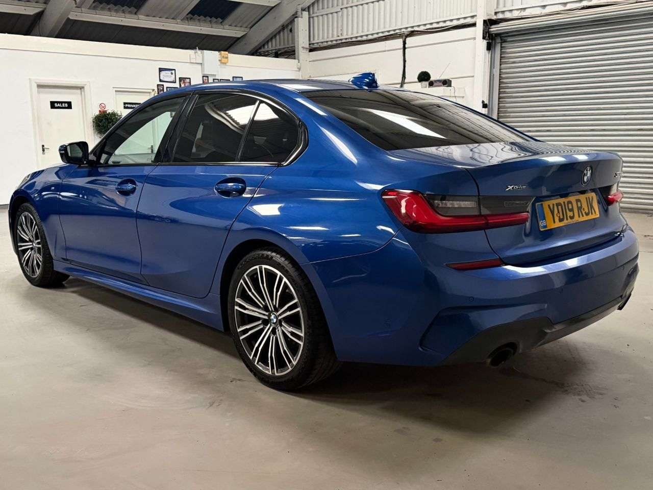 A 2019 BMW 3 SERIES 2.0 320d M Sport Saloon 4dr Diesel Auto xDrive Euro 6 (s/s) (190 ps) A 2019 BMW 3 SERIES 2.0 320d M Sport Saloon 4dr Diesel Auto xDrive Euro 6 (s/s) (190 ps)