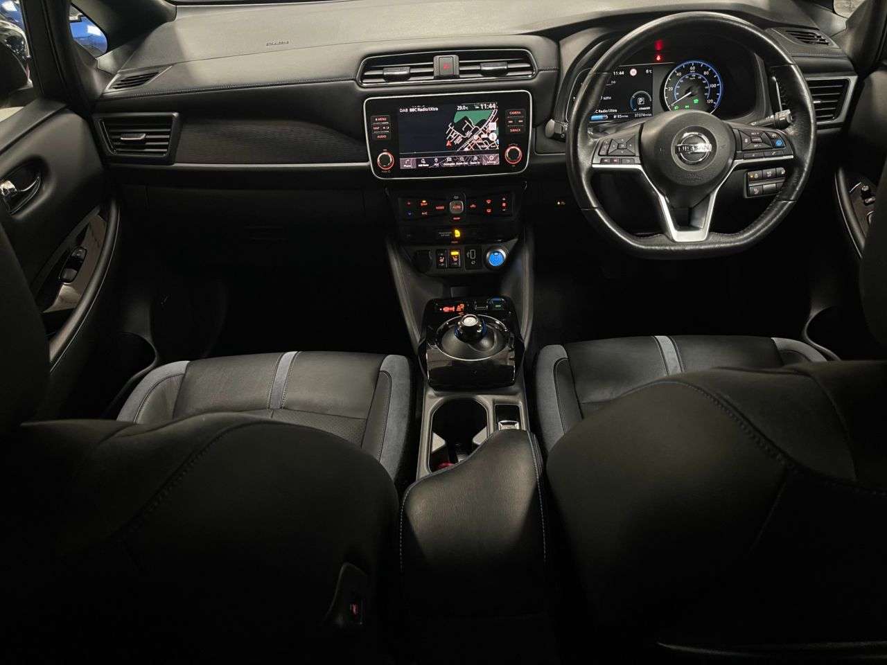 A 2019 NISSAN LEAF 40kWh Tekna Hatchback 5dr Electric Auto (150 ps) A 2019 NISSAN LEAF 40kWh Tekna Hatchback 5dr Electric Auto (150 ps)