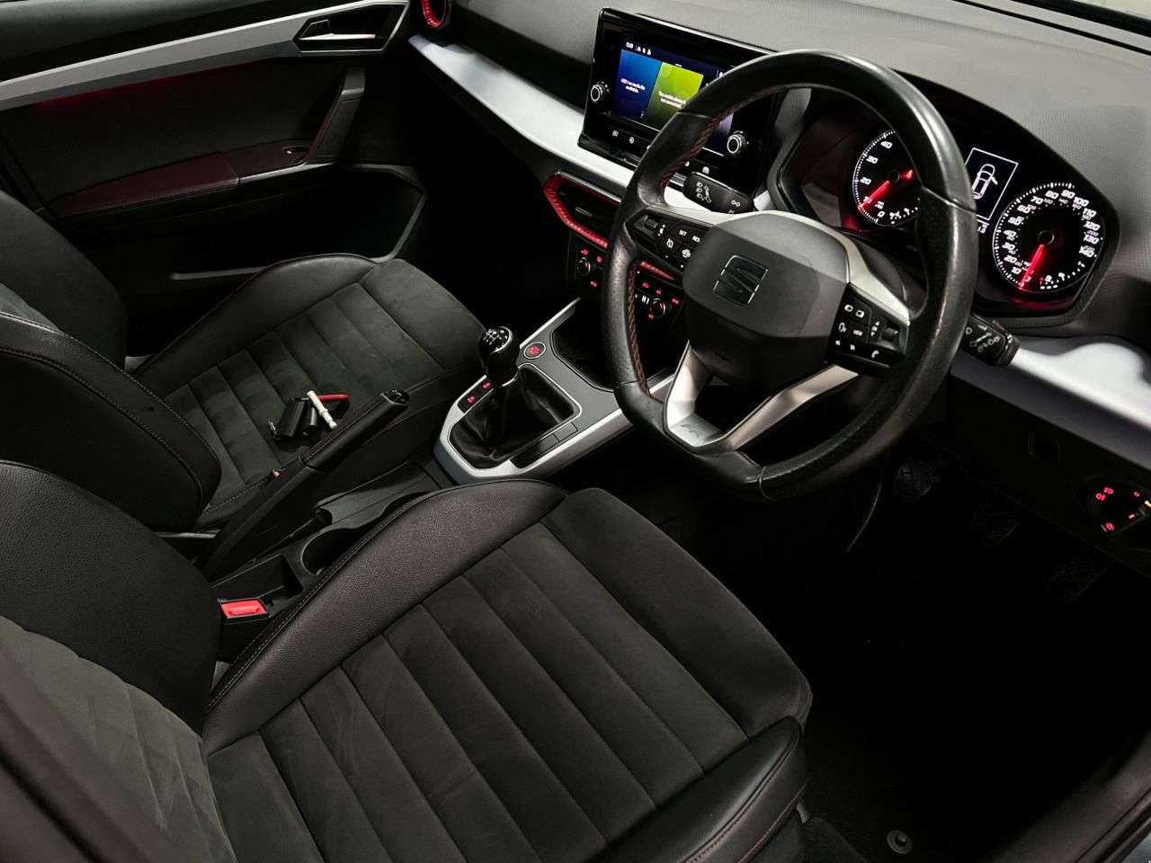 A 2022 SEAT ARONA 1.0 TSI FR Edition SUV 5dr Petrol Manual Euro 6 (s/s) (110 ps) A 2022 SEAT ARONA 1.0 TSI FR Edition SUV 5dr Petrol Manual Euro 6 (s/s) (110 ps)