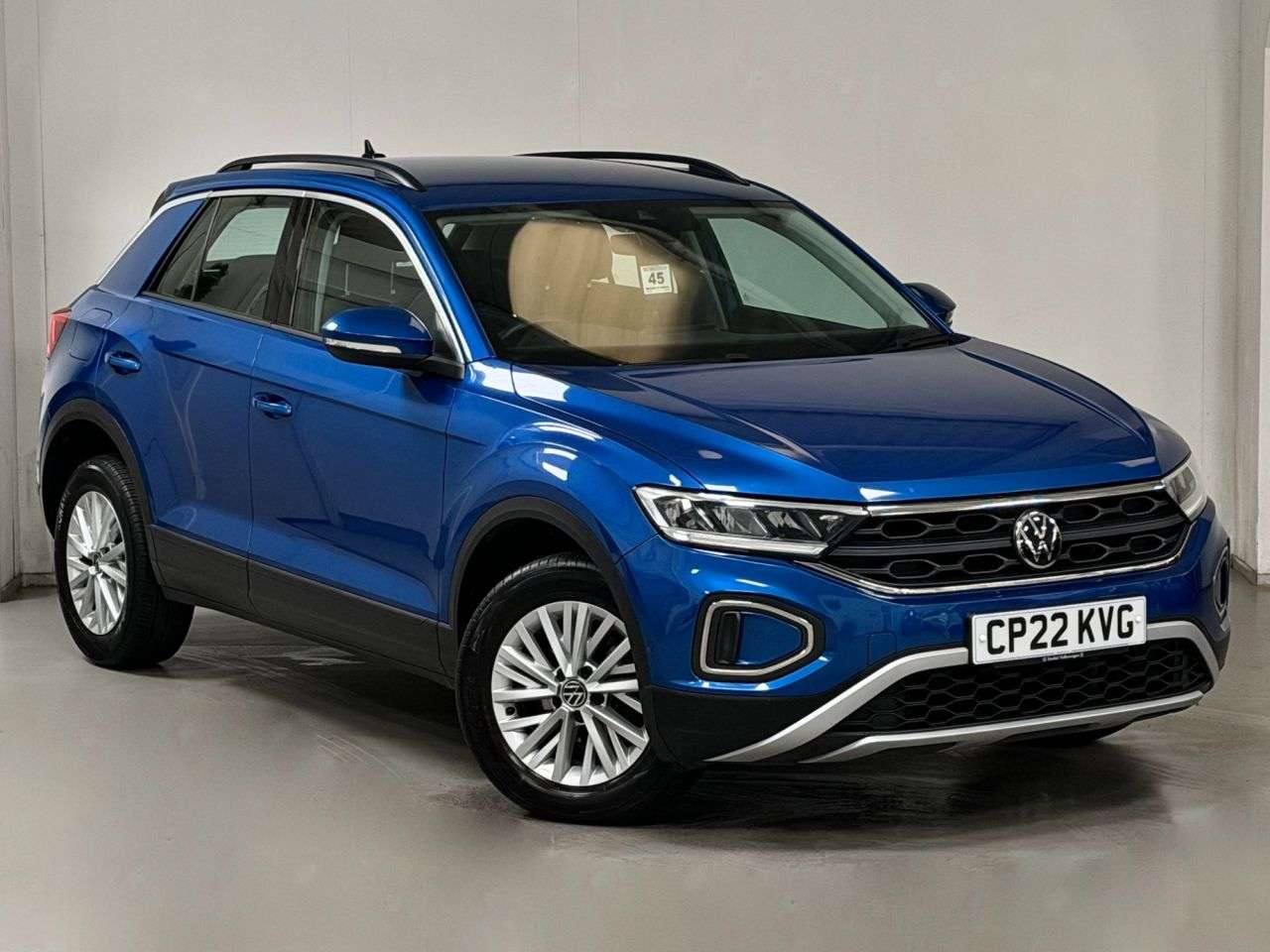 A 2022 VOLKSWAGEN T-ROC 1.0 TSI Life SUV 5dr Petrol Manual Euro 6 (s/s) (110 ps) A 2022 VOLKSWAGEN T-ROC 1.0 TSI Life SUV 5dr Petrol Manual Euro 6 (s/s) (110 ps)
