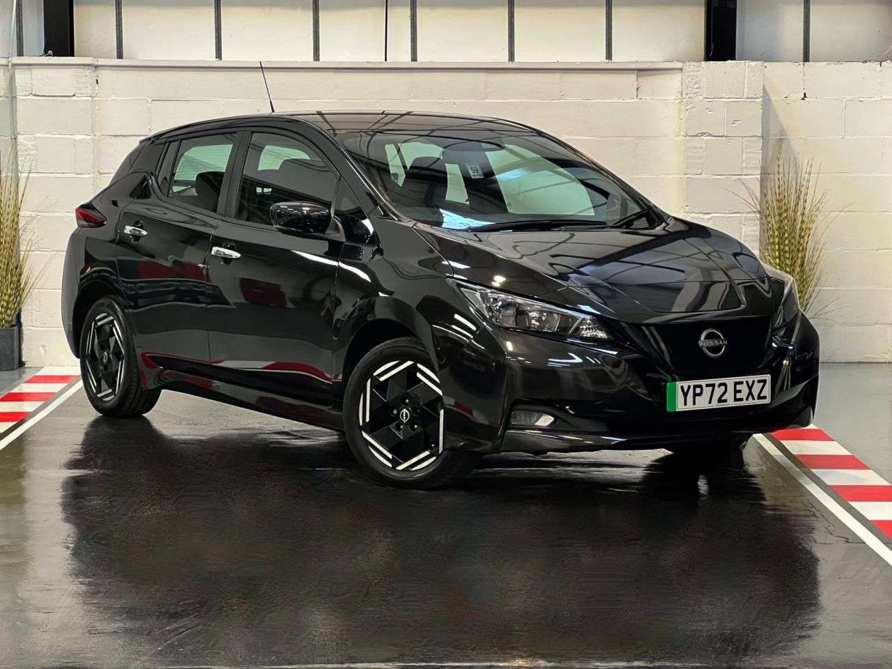 A 2022 NISSAN LEAF 39kWh Acenta Hatchback 5dr Electric Auto (150 ps) A 2022 NISSAN LEAF 39kWh Acenta Hatchback 5dr Electric Auto (150 ps)