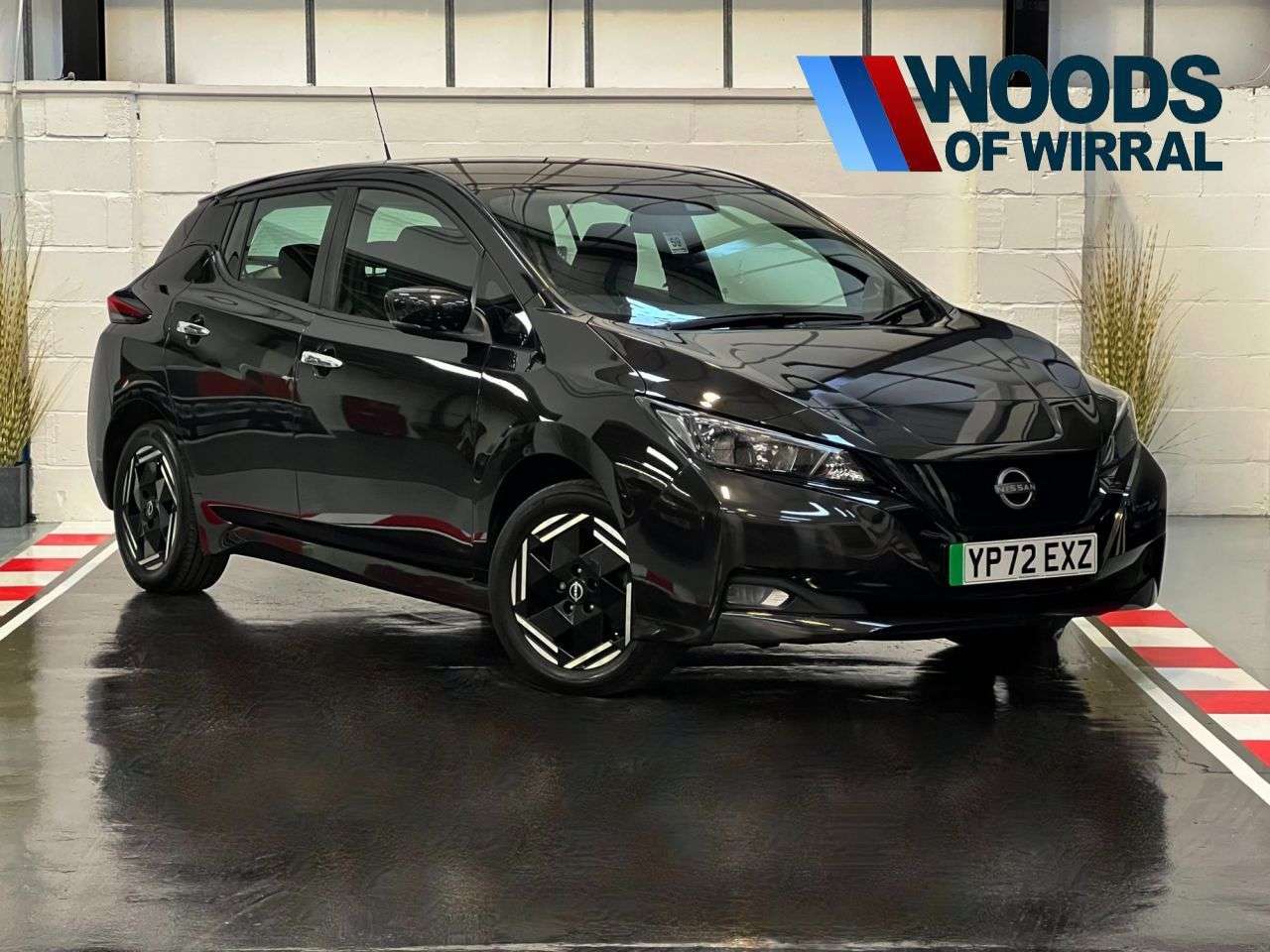 A 2022 NISSAN LEAF 39kWh Acenta Hatchback 5dr Electric Auto (150 ps) A 2022 NISSAN LEAF 39kWh Acenta Hatchback 5dr Electric Auto (150 ps)