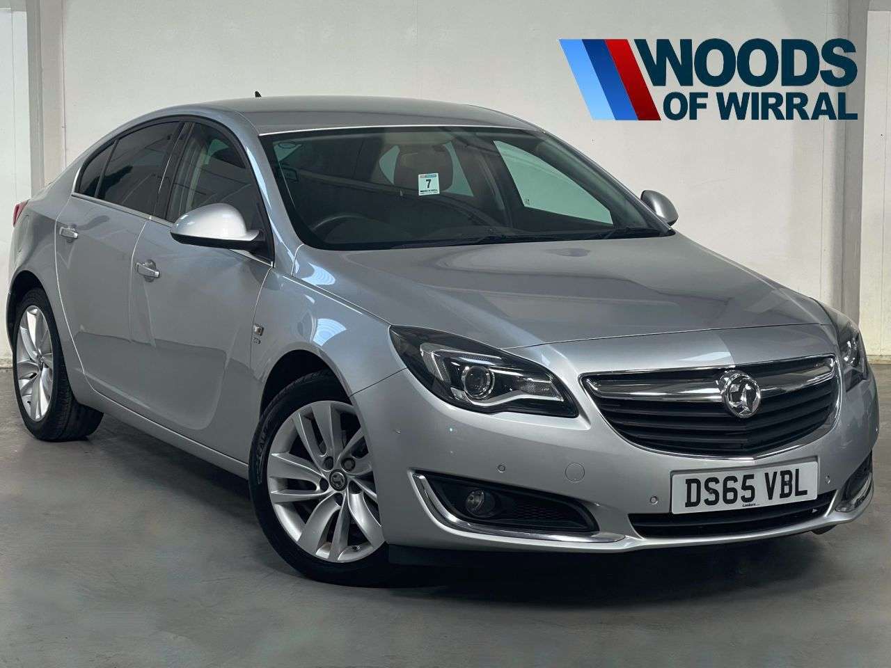 A 2015 VAUXHALL INSIGNIA 1.6 CDTi SRi Nav Hatchback 5dr Diesel Manual Euro 6 (s/s) (136 ps) A 2015 VAUXHALL INSIGNIA 1.6 CDTi SRi Nav Hatchback 5dr Diesel Manual Euro 6 (s/s) (136 ps)