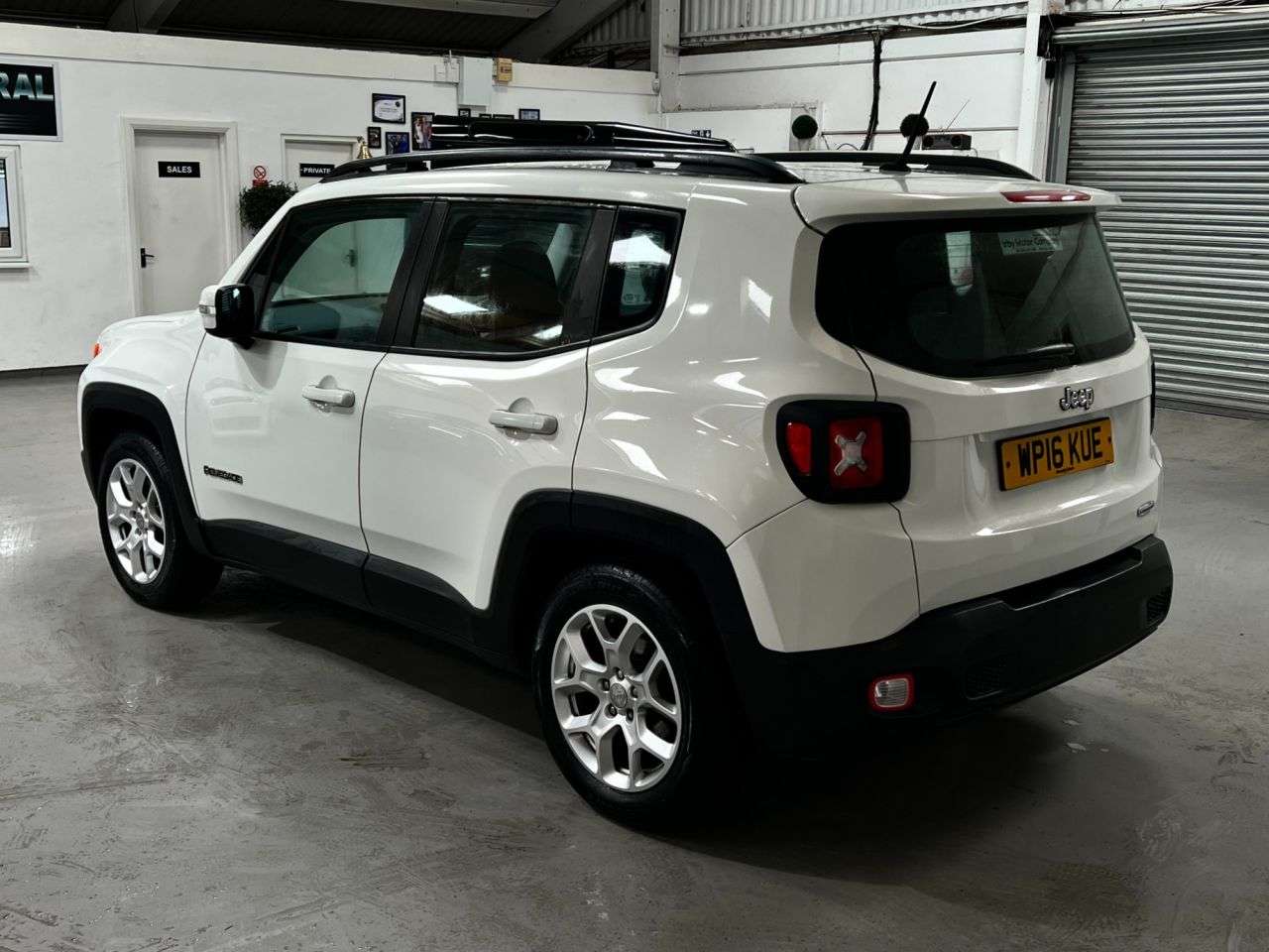A 2016 JEEP RENEGADE 1.4T MultiAirII Longitude SUV 5dr Petrol Manual Euro 6 (s/s) (140 ps) A 2016 JEEP RENEGADE 1.4T MultiAirII Longitude SUV 5dr Petrol Manual Euro 6 (s/s) (140 ps)