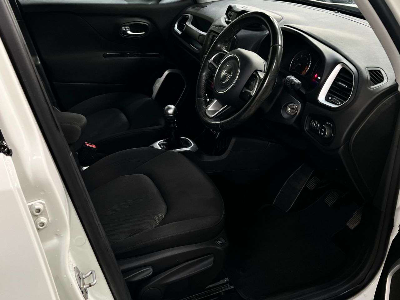 A 2016 JEEP RENEGADE 1.4T MultiAirII Longitude SUV 5dr Petrol Manual Euro 6 (s/s) (140 ps) A 2016 JEEP RENEGADE 1.4T MultiAirII Longitude SUV 5dr Petrol Manual Euro 6 (s/s) (140 ps)