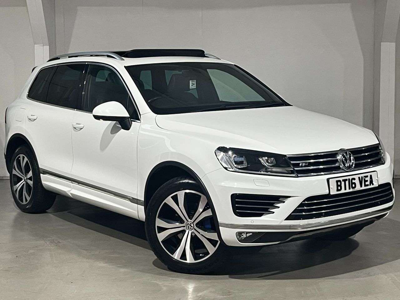 A 2016 VOLKSWAGEN TOUAREG 3.0 TDI V6 BlueMotion Tech R-Line SUV 5dr Diesel Tiptronic 4WD Euro 6 (s/s) A 2016 VOLKSWAGEN TOUAREG 3.0 TDI V6 BlueMotion Tech R-Line SUV 5dr Diesel Tiptronic 4WD Euro 6 (s/s)