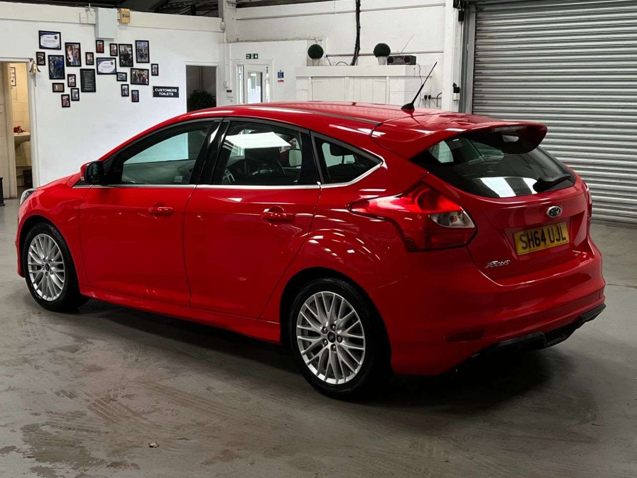 A 2014 FORD FOCUS 1.6 TDCi Zetec S Hatchback 5dr Diesel Manual Euro 5 (s/s) (115 ps) A 2014 FORD FOCUS 1.6 TDCi Zetec S Hatchback 5dr Diesel Manual Euro 5 (s/s) (115 ps)
