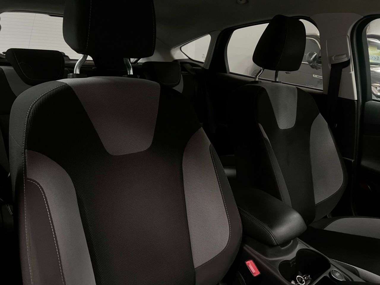 A 2014 FORD FOCUS 1.6 TDCi Zetec S Hatchback 5dr Diesel Manual Euro 5 (s/s) (115 ps) A 2014 FORD FOCUS 1.6 TDCi Zetec S Hatchback 5dr Diesel Manual Euro 5 (s/s) (115 ps)